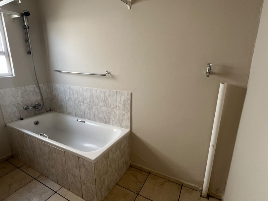 To Let 3 Bedroom Property for Rent in Southernwood Eastern Cape